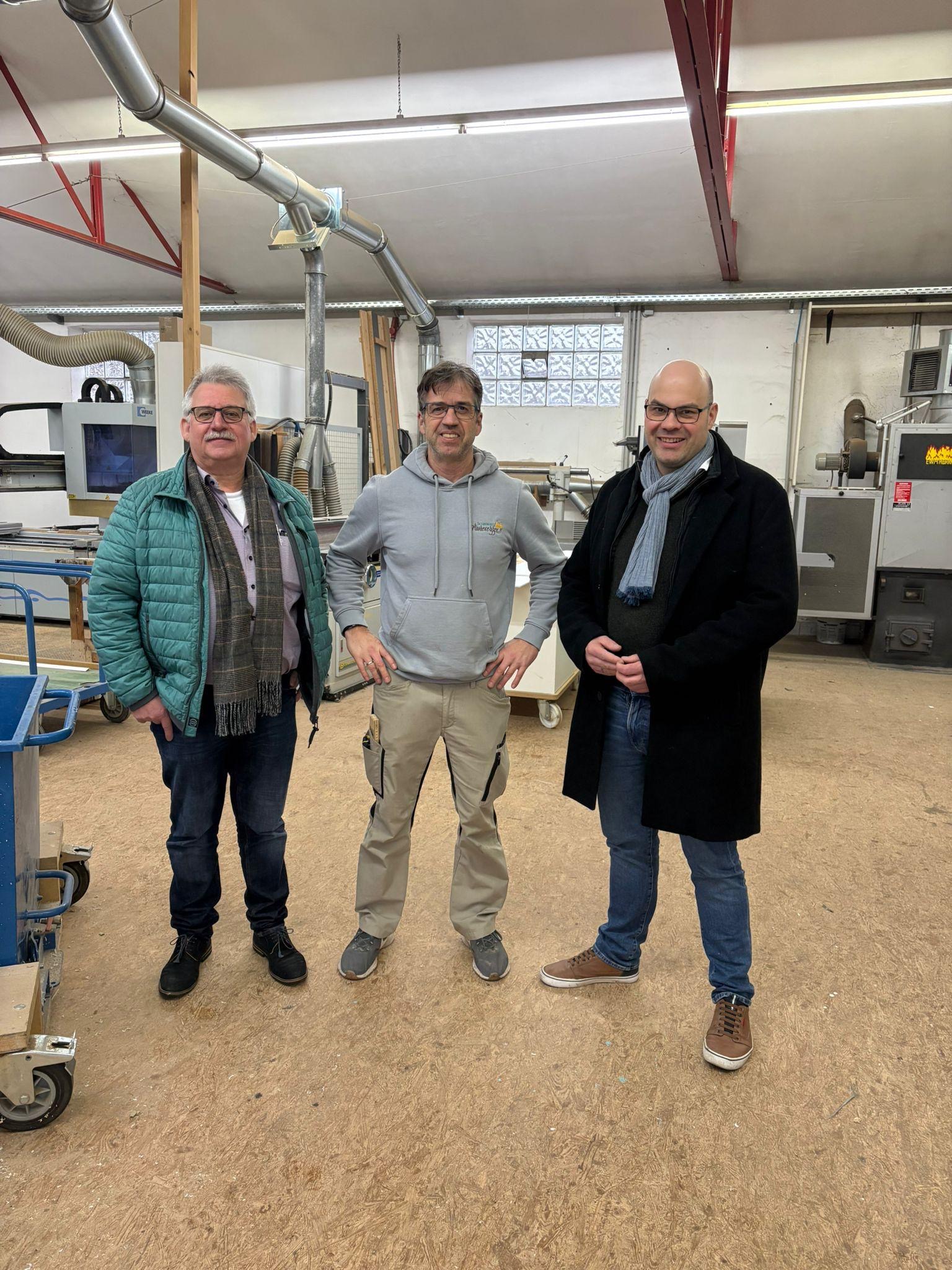 Grüner Direktkandidat besucht Schreinerei Hinteregger